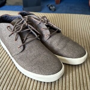 Men’s Olukai size 11 brown casual shoes